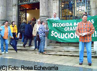  Trabajadores de Geaser se manifiestan frente al Ayuntamiento de Torrelavega