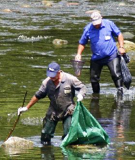  Más denuncias por el vertido al río