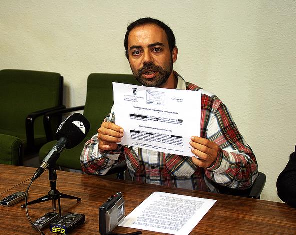  ACPT insiste en que la familia con todos sus miembros en paro recibió una notificación de embargo del Ayuntamiento de Torrelavega
