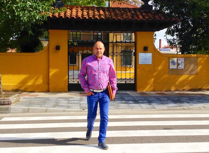 Javier Melgar en el paso de peatones del Centro Nacional de Fotografía