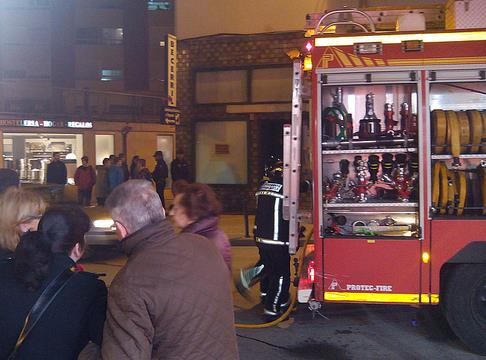  Los bomberos intervienen por un chispazo en un local de La Inmobiliaria