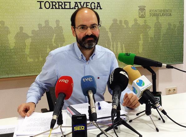 Torrelavega contratará 25 personas de su bolsa de empleo para incorporarse al servicio de limpieza / José Luis Urraca Casal