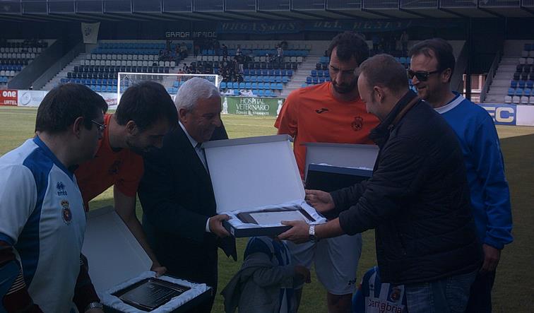 La Peña La Decana entregó placas a jugadores y personalidades de La Gimnástica