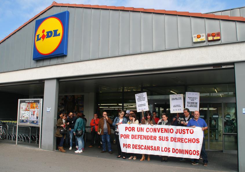 Concentración en LIDL Torrelavega por un convenio «justo»