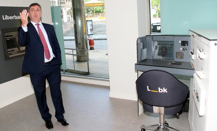 Una máquina conectará al usuario de Liberbank con un operario a distancia