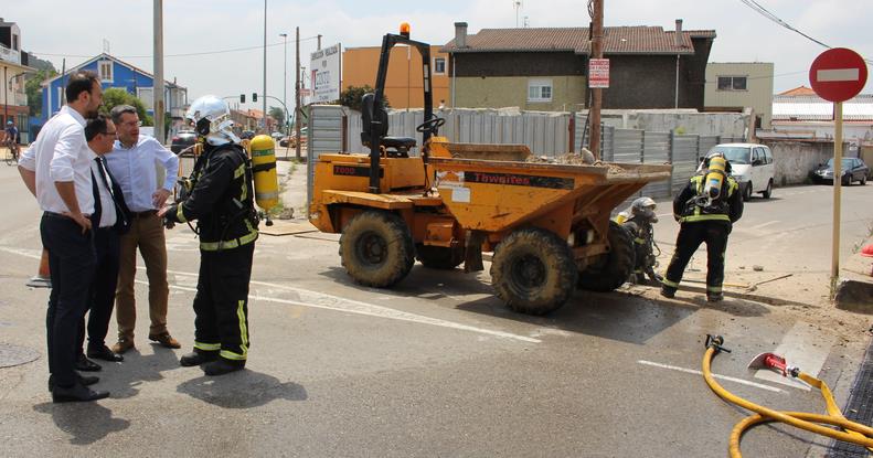 Se rompe una tubería de gas en la Avenida de Solvay de Barreda