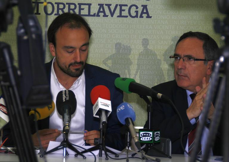 Javier López Estrada y José Manuel Cruz Viadero, hoy ante la prensa para valorar el frustrado Pleno Municipal
