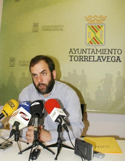 José Otto Oyarbide, concejal de Urbanismo / El Ayuntamiento exige el vallado y el cierre del solar de la calle Argumosa