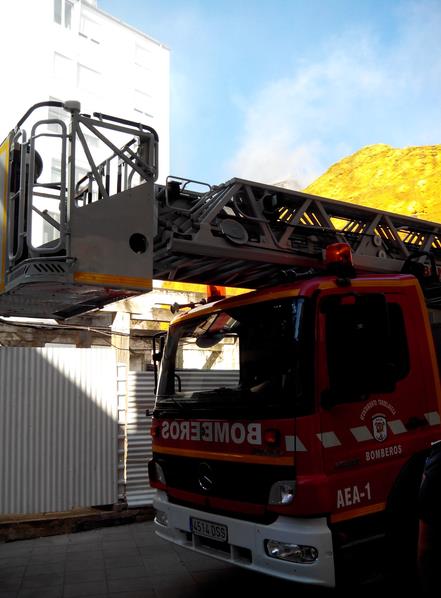 Incendio en el número 13 de la calle Consolación, el pasado 29 de julio / (C) ESTORRELAVEGA