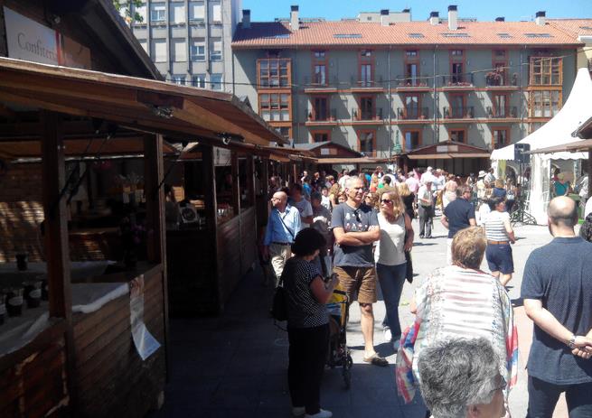 Feria del Hojaldre, en la Plaza Mayor de Torrelavega (20 de agosto de 2016)