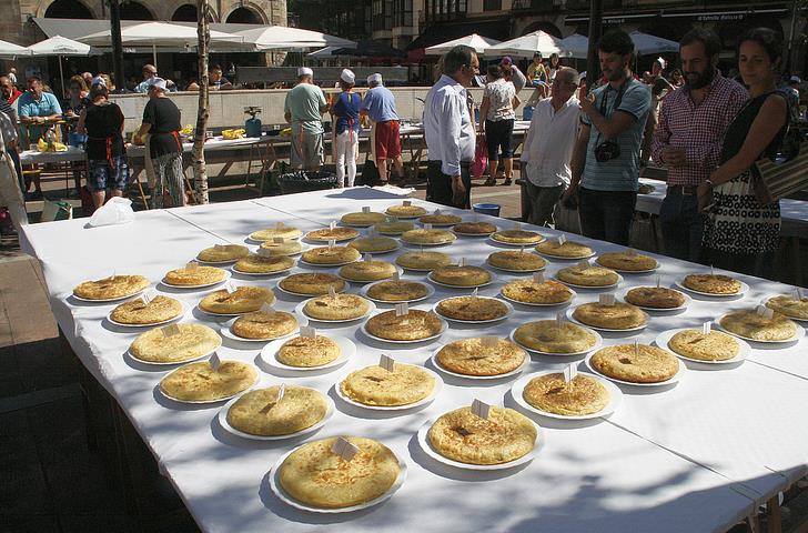 Tradicional Concurso de Tortillas celebrado en la Plaza Baldomero Iglesias