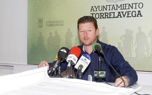 Jesús Sánchez Pérez, concejal de Deportes / Presentado el proyecto de remodelación del pabellón Vicente Trueba