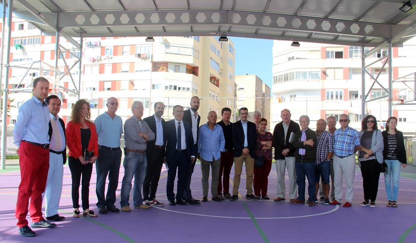 La nueva cubierta del parvulario del Pereda permitirá a los niños salir al recreo pese al mal tiempo