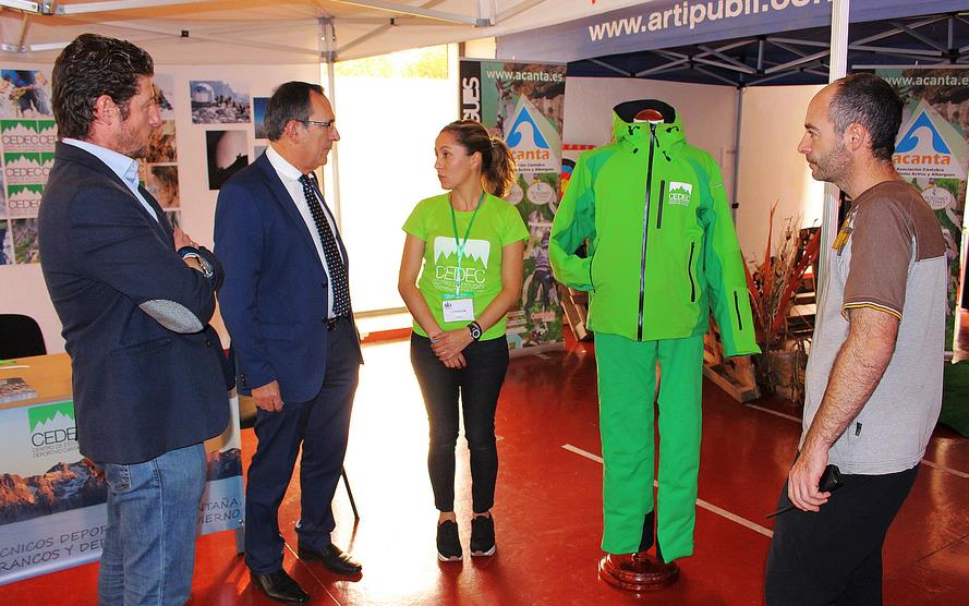 José Manuel Cruz Viadero y Jesús Sánchez inauguraron la feria / La Lechera acoge hasta el domingo la feria "Outdoor Land"