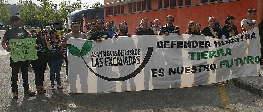 Concentración de la Asamblea en Defensa de Las Excavadas (Archivo) / La Asamblea en Defensa de Las Excavadas acusa al equipo de gobierno de "engañar" a la opinión pública