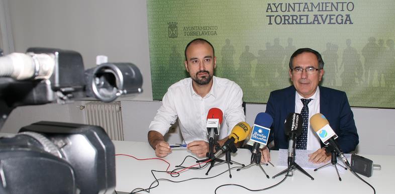 Javier López Estrada y José Manuel Cruz Viadero / Torrelavega contratará 22 barrenderos interinos