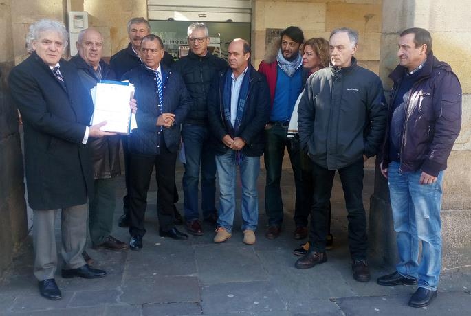 Presentadas más de 6.000 firmas contra la ordenanza de terrazas