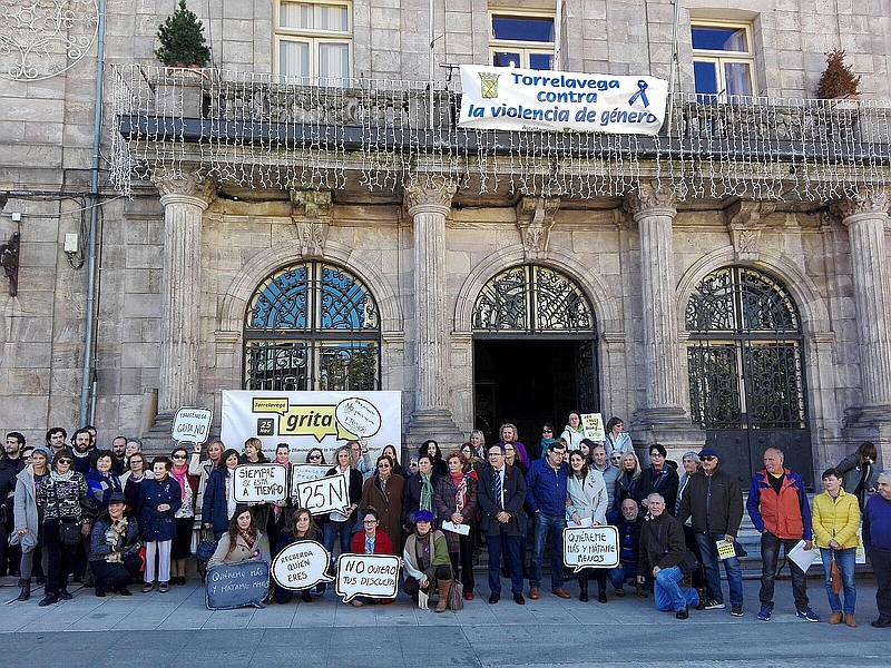 'Torrelavega grita no' contra la violencia de género