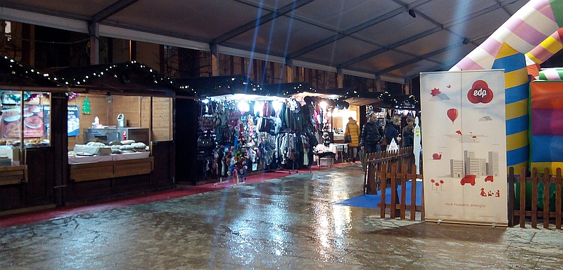 Malestar entre los comerciantes de la Feria de Navidad ubicada en La Llama / Feria de Navidad-(C) ESTORRELAVEGA.COM