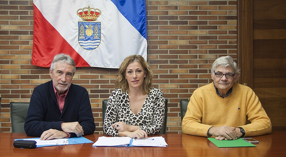 Rosa Díaz (Alcaldesa), Avelino Rodríguez (izquierda) y Felie Tapia