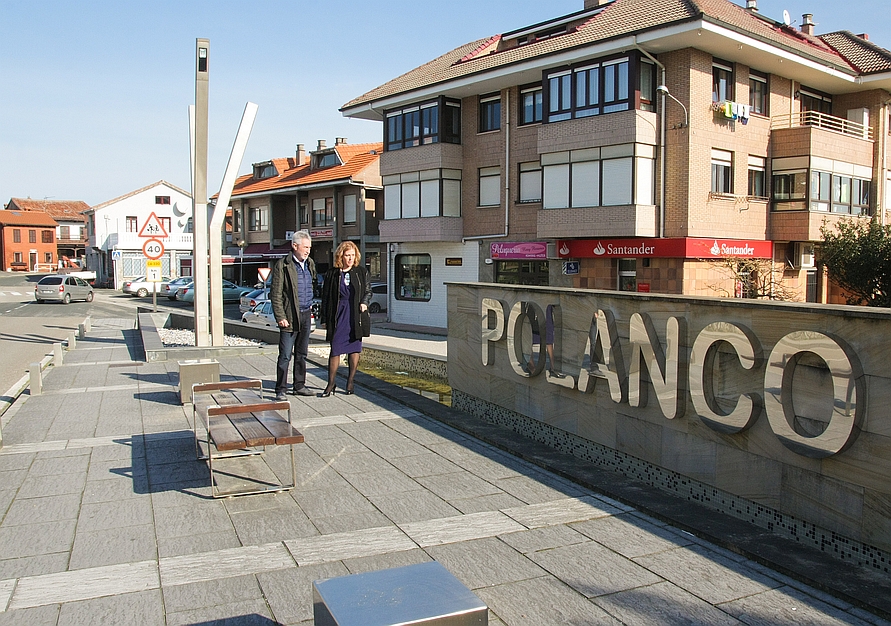  Polanco repara la fuente y la plaza situadas en la entrada principal