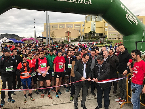  Revilla da la salida a la carrera popular `A pico y pala´