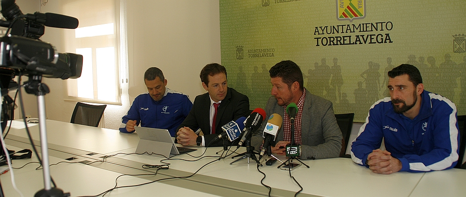 El Club Balonmano Torrelavega impulsa la Campaña ‘Torrelavega siente el deporte’