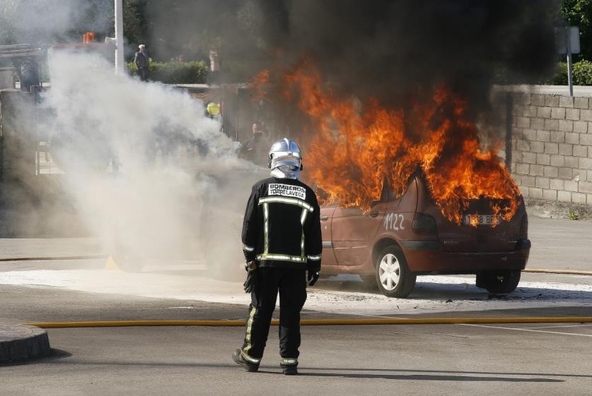  Cientos de personas asisten a la Jornada de Puertas Abiertas del Parque de Bomberos de Torrelavega