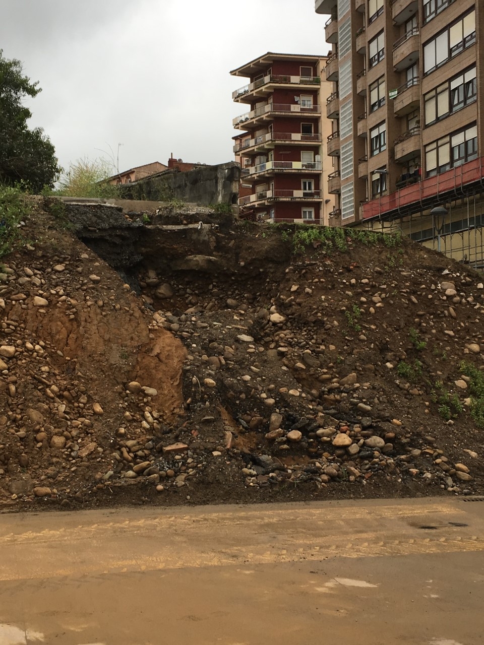  Nuevo derrumbe en el vial de Hermilio Alcalde del Río