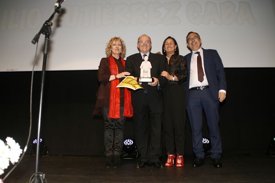  Emilio Gutiérrez Caba recibió el premio Demetrio Pisondera en la brillante clausura del FICT