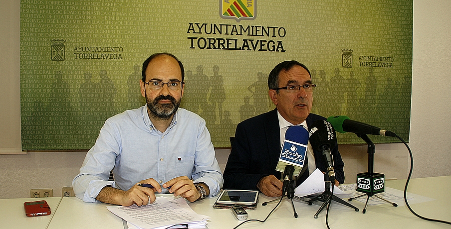 Torrelavega presenta a Corporaciones Locales 9 proyectos que permitirán la contratación de 85 personas - José Luis Urraca y José Manuel Cruz Viadero (C) ESTORRELAVEGA