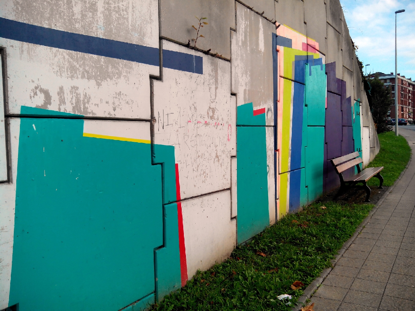 C´s pide explicaciones por la “pésima gestión” del proyecto ‘Way Art’ en la ciudad - En la imagen, el mural inacabado de la artista Nuria Mora en la carretera de Barreda