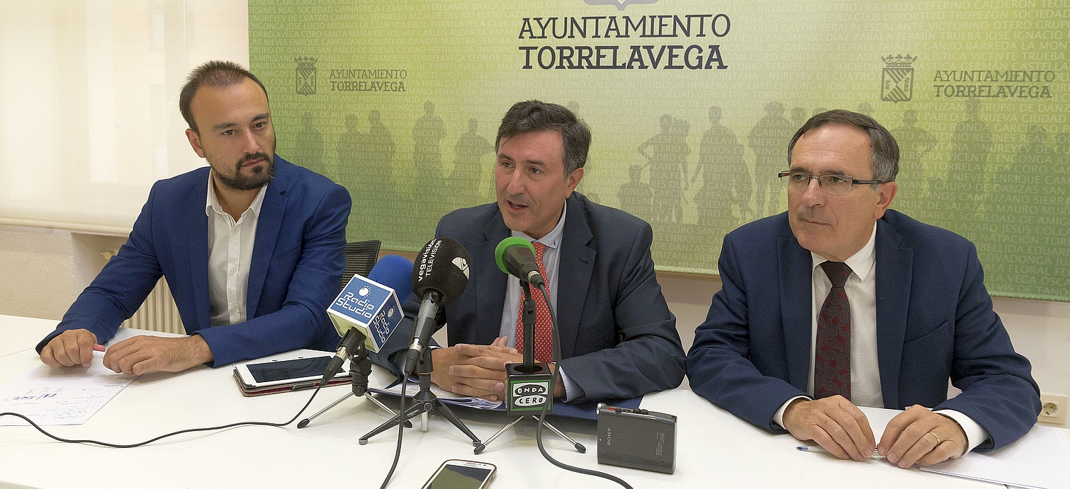 Educación invertirá casi 4,5 millones de euros en el IES Zapatón -Javier López Estrada, Francisco Fernández Mañanes y José Manuel Cruz Viadero - Foto Miguel López - Gobierno de Cantabria