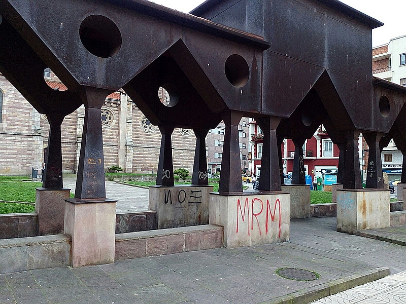 Cs Torrelavega lamenta el mal estado en que se encuentra el claustro metálico de la Iglesia de La Asunción