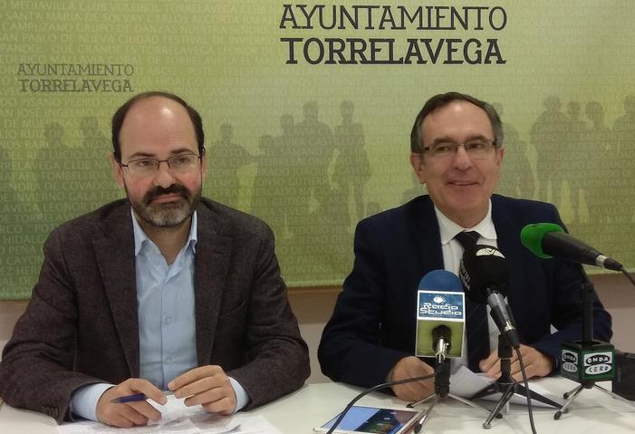 José Luis Urraca y José Manuel Cruz Viadero - Torrelavega contratará 10 funcionarios interinos para Obras y el Mercado Nacional de Ganados