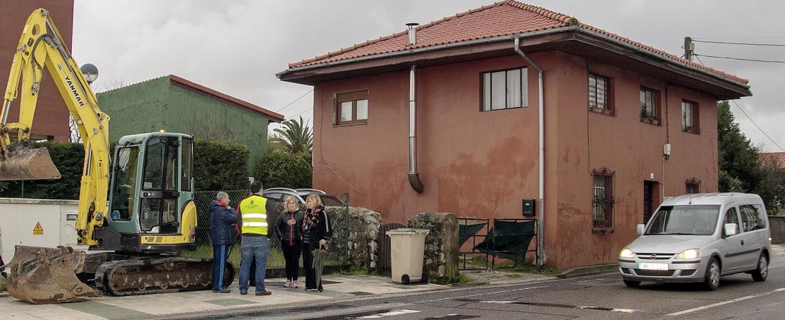 Fomento mejora la seguridad vial en la travesía de Requejada con un tramo de aceras