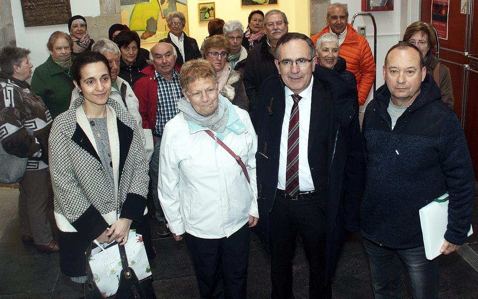 Cruz Viadero recibe a ciudadanos y miembros del Comité de Hermanamientos de Rochefort sur Mer