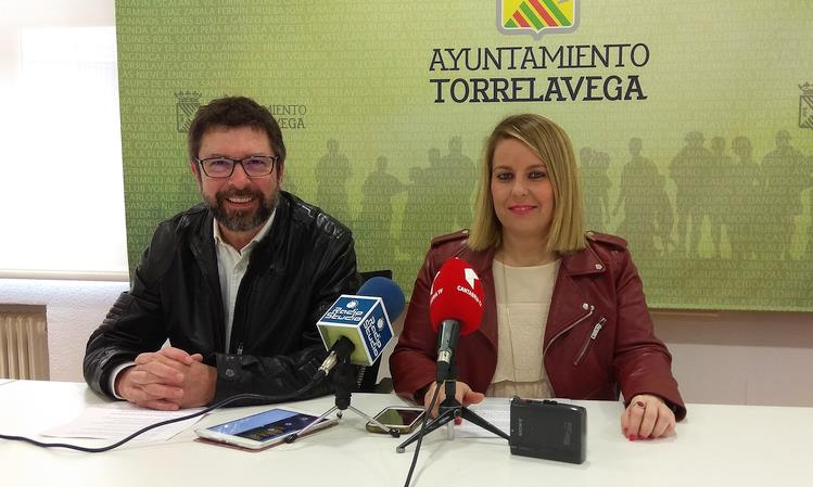 Carlos Alcorta y Cristina García Viñas - Más de 5.000 personas visitaron la Feria del Libro de Torrelavega