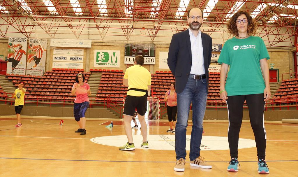 Torrelavega acogió una jornada solidaria a beneficio de la Asociación Cántabra de Esclerosis Lateral Amiotrófica