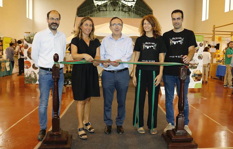 Inaugurada la tercera edición de la feria BioTierruca, en La Lechera