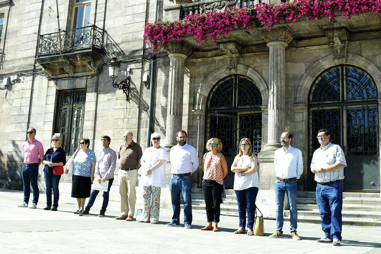 Torrelavega se vuelve a solidarizar con las últimas víctimas de violencia de género