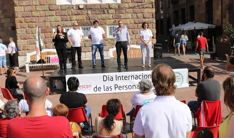 La plaza Baldomero Iglesias acogió el Día Internacional de las Personas Sordas