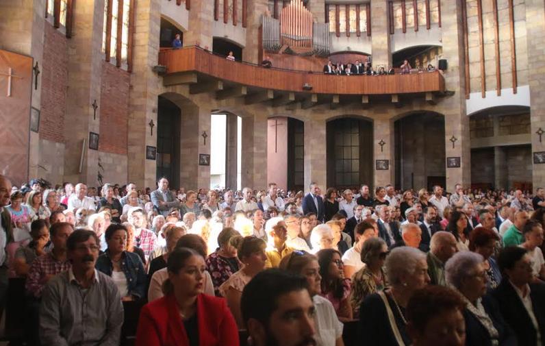  Cientos de personas acompañaron a la familia en su último adiós a Celia Barquín