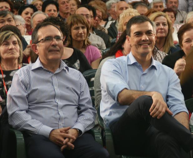 José Manuel Cruz Viadero y Pedro Sánchez en Torrelavega, el 1 de junio de 2016 - Foto: archivo ESTORRELAVEGA