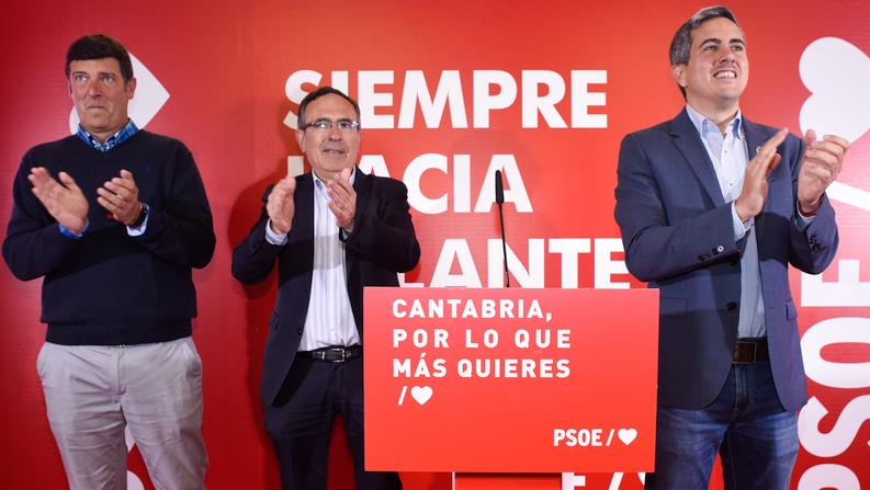 Bernardo Bustillo, José Manuel Cruz Viadero y Pablo Zuloaga - Pablo Zuloaga: “Si el PP y Cs gobiernan, Torrelavega retrocederá en industria y en servicios sociales”