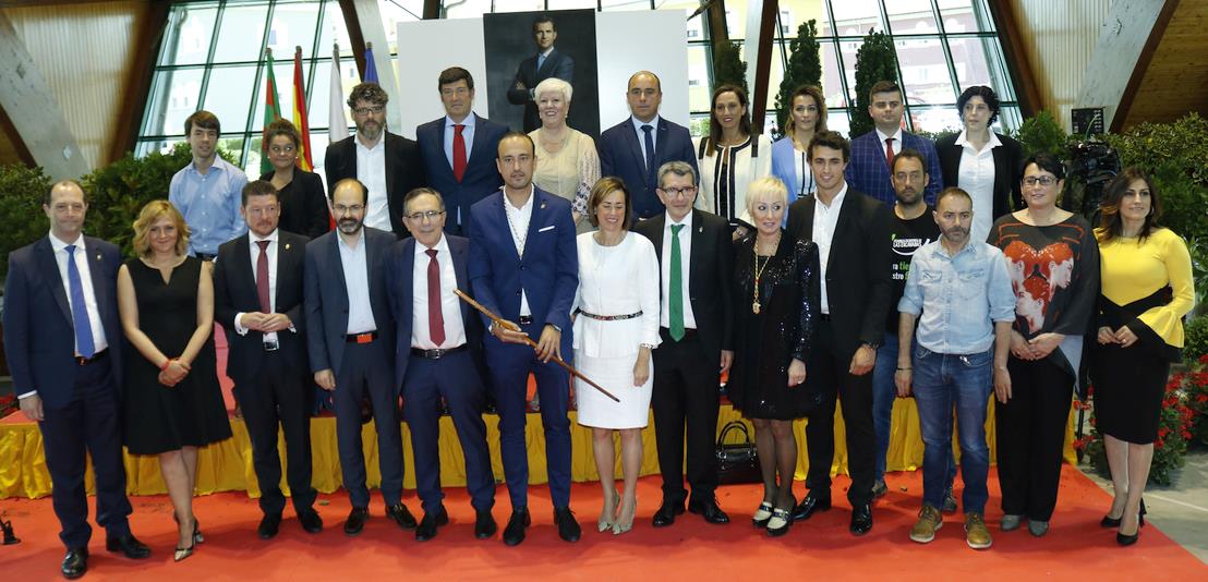 La nueva Corporación Municipal del Ayuntamiento de Torrelavega, compuesta por PRC, PSOE, PP, ACPT, Ciudadanos y Torrelavega Sí (FOTO: (C) ESTORRELAVEGA / DAVID LAGUILLO, 15 de junio de 2019