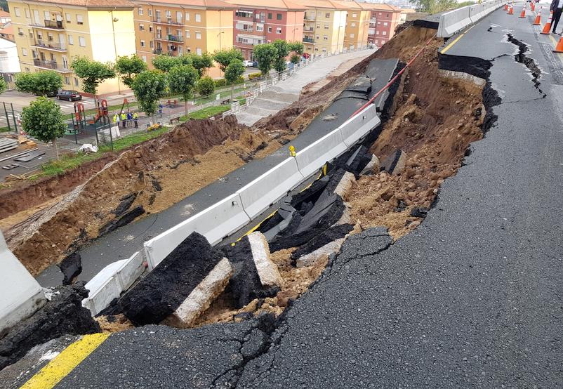  Pedro Pérez Noriega confía en que el carril de la A-67 afectado por un desprendimiento se pueda abrir mañana por la tarde