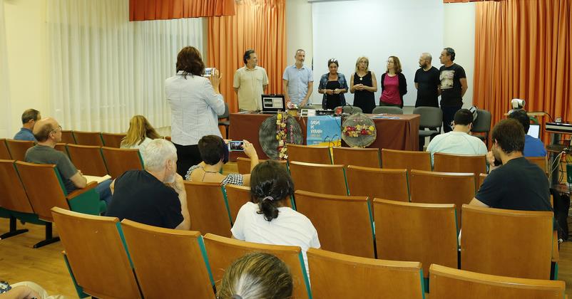 La concejala de Educación y Cultura Esther Vélez participa en el cierre del primer curso de verano de la UNED