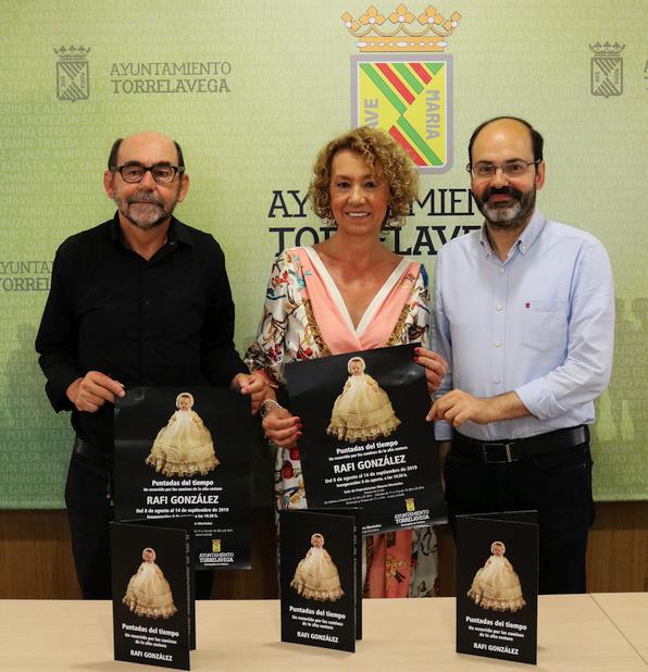 La Sala Mauro Muriedas acoge la exposición “Puntadas del tiempo. Un recorrido por los caminos de la alta costura”