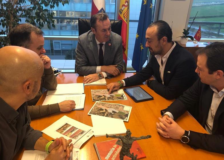 El Ayuntamiento y la AAVV del Barrio Covadonga cierran un acuerdo sobre las normas de protección de La Viesca
